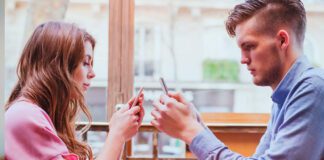Estudo Revela por que as Pessoas Postam Fotos do seu Relacionamento no Facebook
