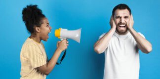 Comunicação Eficaz: A Chave para Manter a Chama Acesa